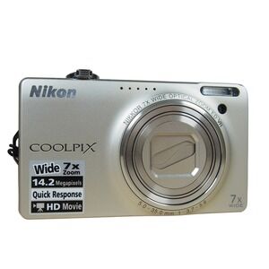 Nikon Coolpix S6000 14.2MP Digital Camera Bundle Silver w/Charger + Battery EUC‎